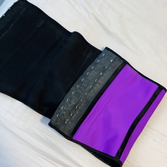 Kardashian Waist Trainer - Picture 3 of 3